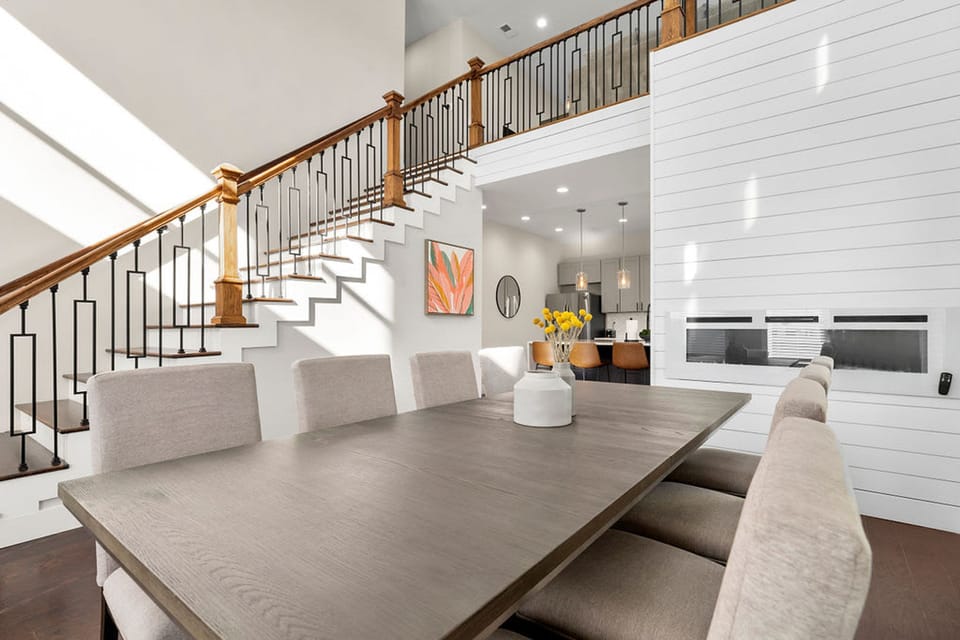 House | 8 bedrooms, desk, iron/ironing board, Internet