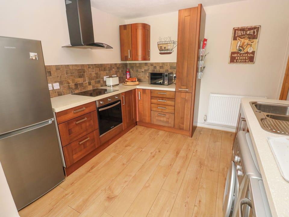 Cottage | Private kitchen | Dishwasher, electric kettle, toaster, cookware/dishes/utensils