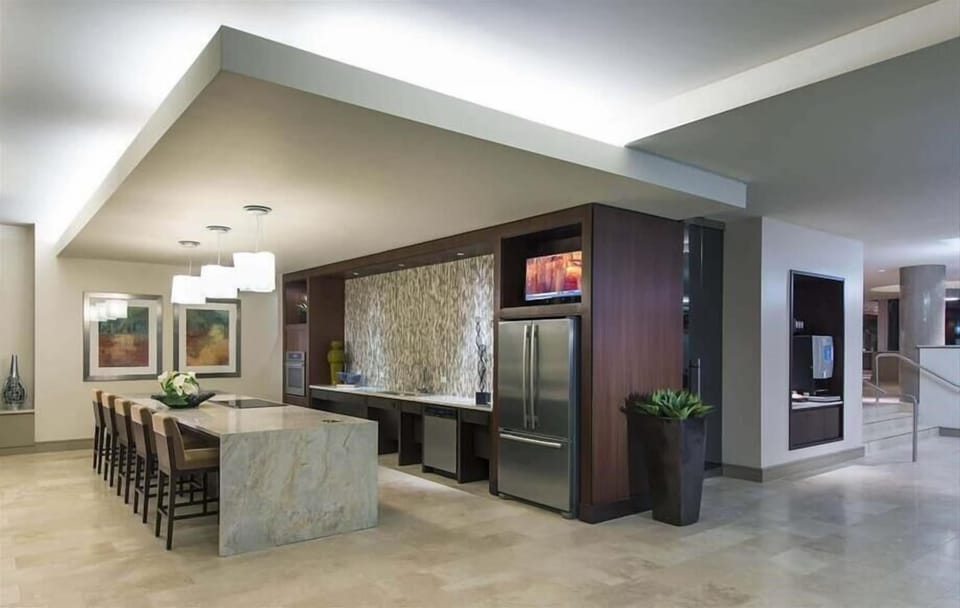 Seaport/South Boston Boston 1 Bedroom Common Area