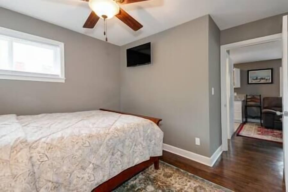 Room (4)