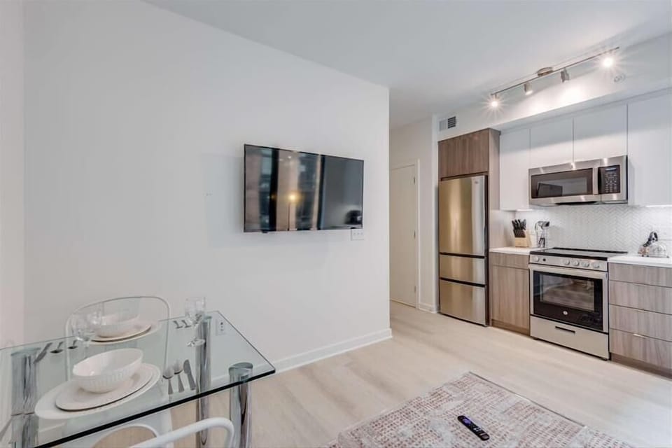 Noma Washington 1 Bedroom Dining Room