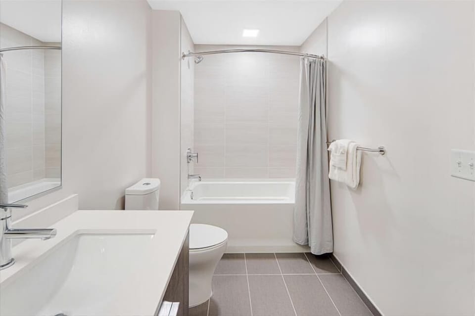Noma Washington 1 Bedroom Deluxe Bathroom