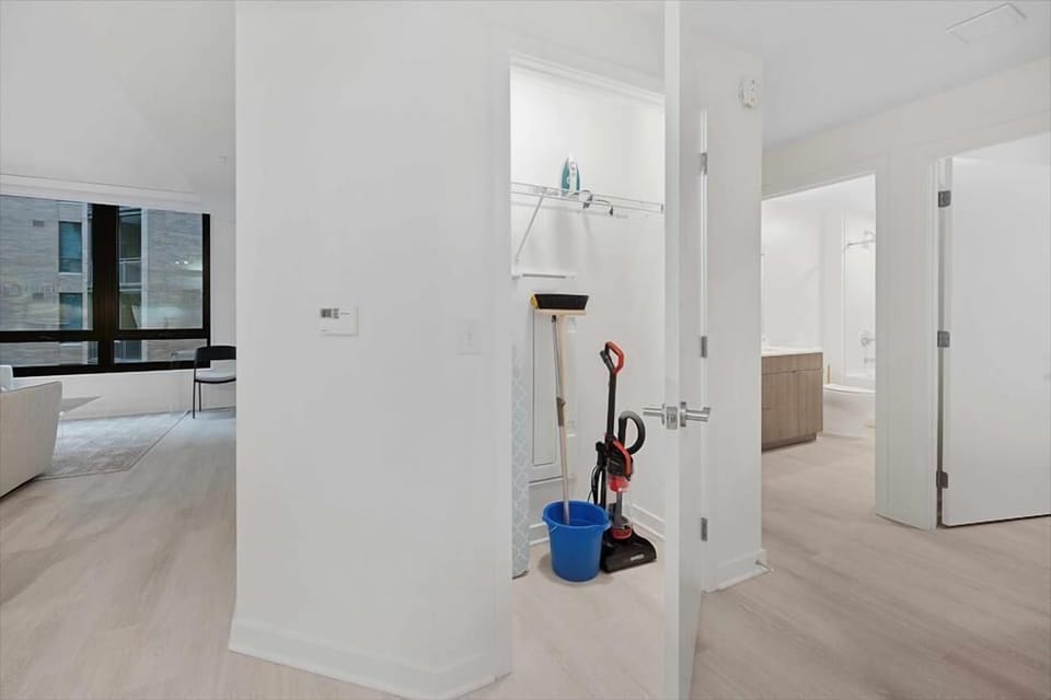 Noma Washington 2 Bed / 1 Bath Main Closet