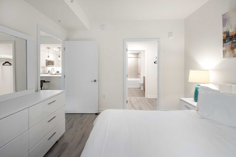 Noma Washington 2 Bedroom Queen/2 Twin Bedroom