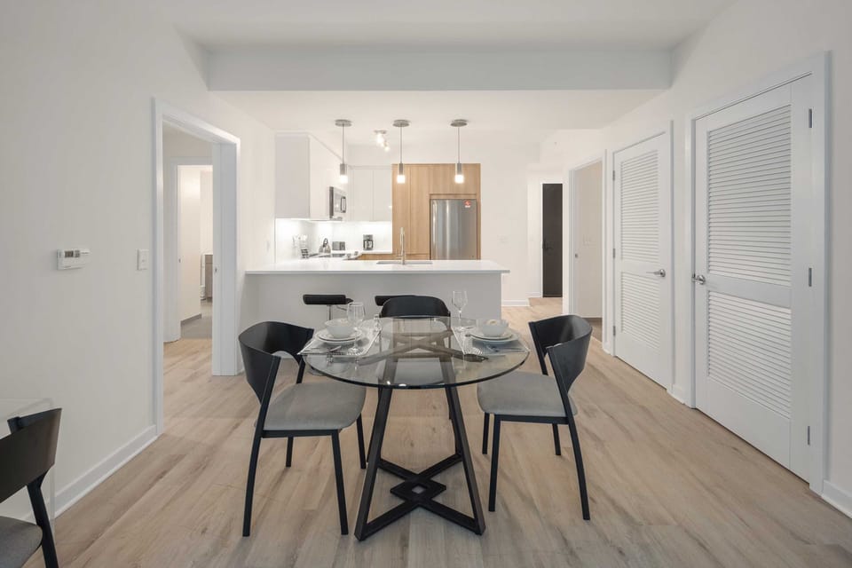 Noma Washington 2 Bedroom Queen/2 Twin Dining Room