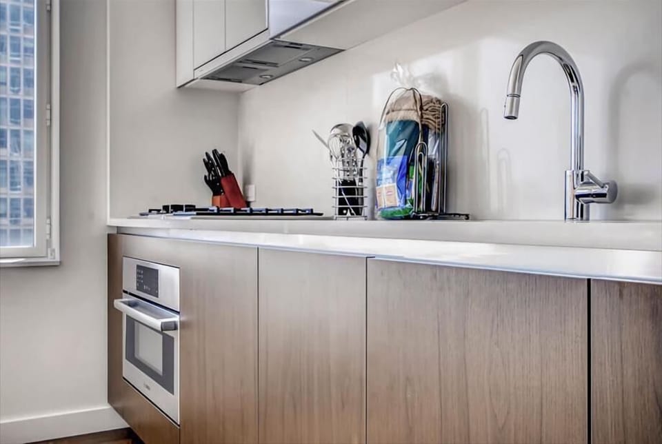 Midtown West New York 1 Bedroom Kitchen