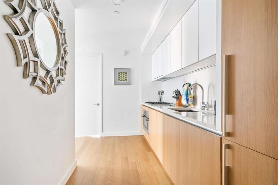 Midtown West New York 1 Bedroom Kitchen