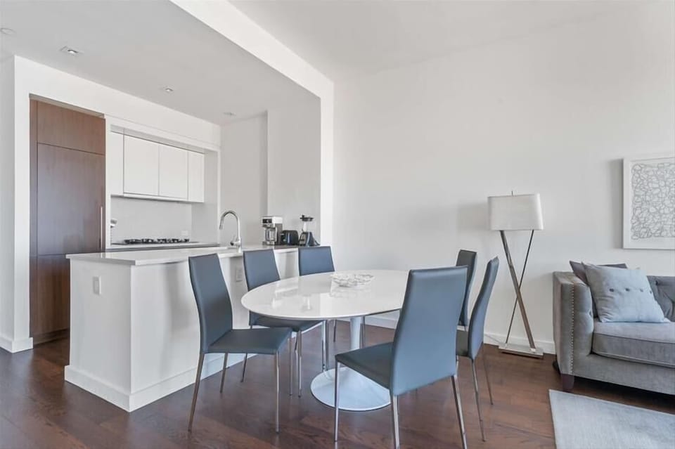 Midtown West New York 1 Bedroom Deluxe Dining Room