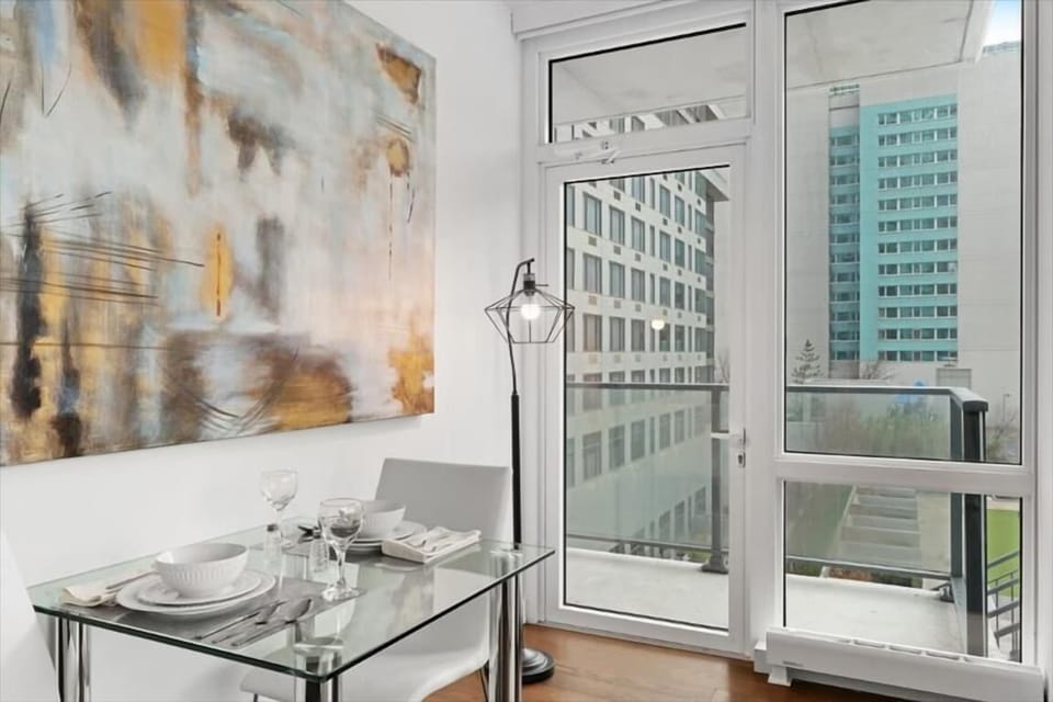 Midtown West New York 1 Bedroom Dining Room
