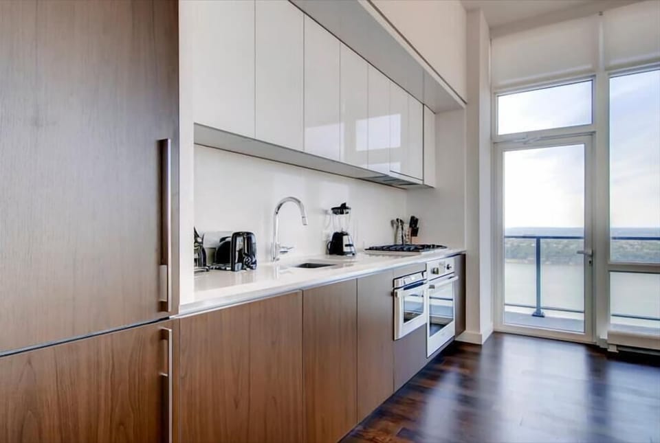 Midtown West New York 2 Bedroom Deluxe Kitchen