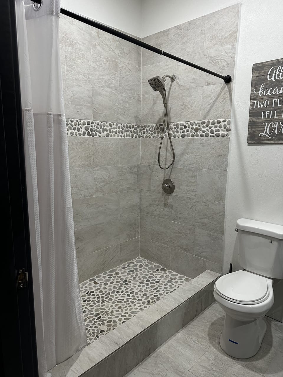 Modern Bathroom with Massaging Shower Head (2)