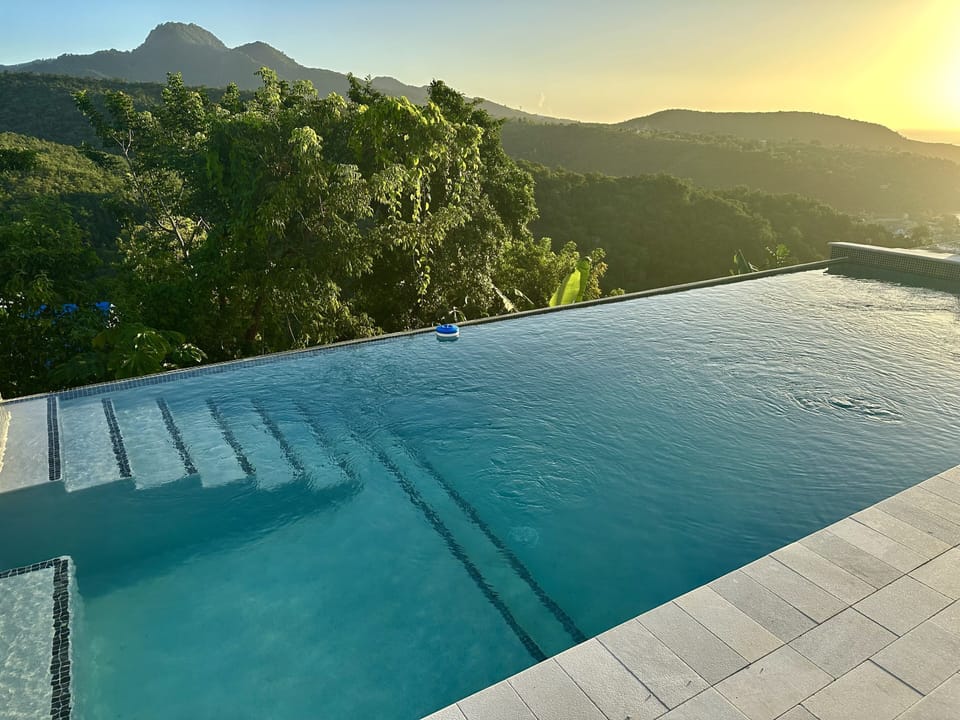 Blue Waters Pool with Sea View (2)