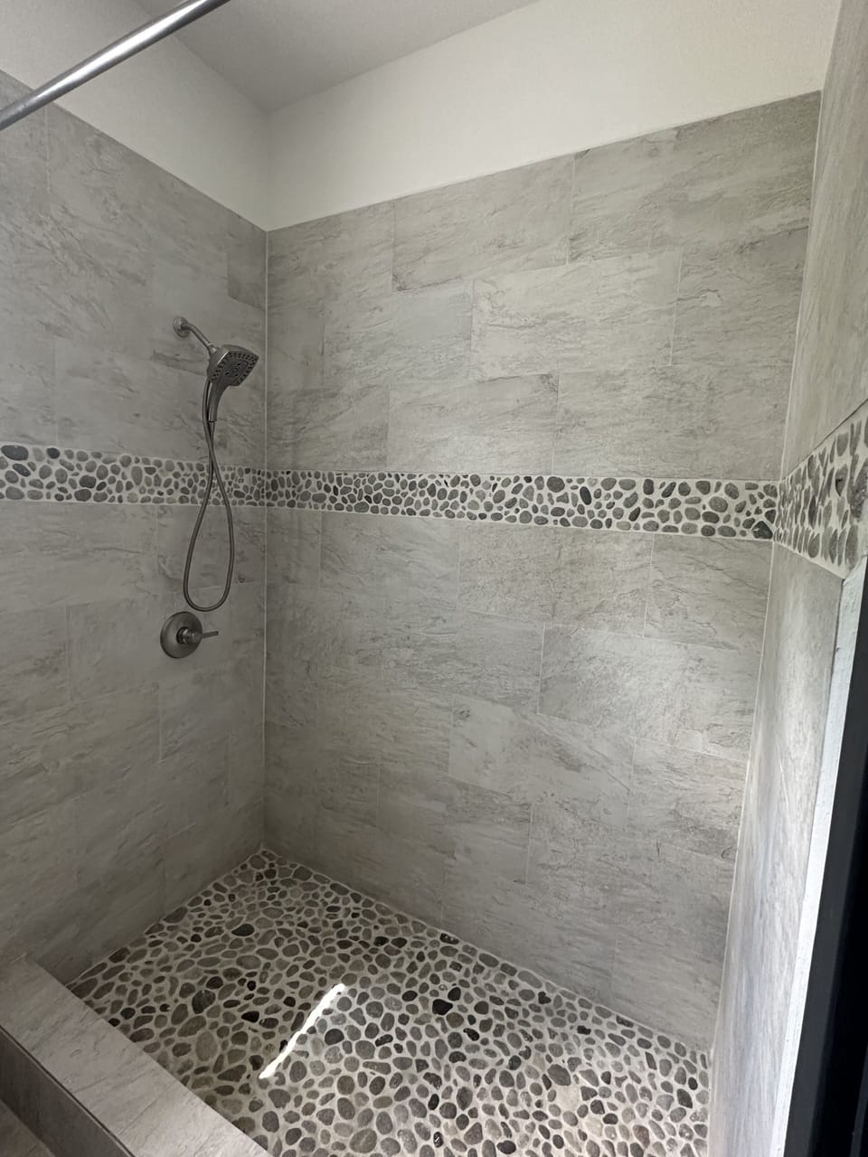 Modern Bathroom with Massaging Shower Head (2)
