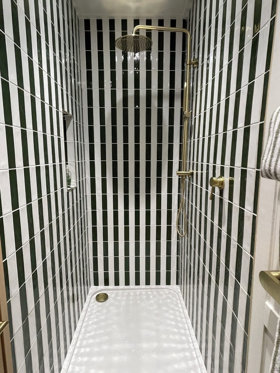 Standard Double Room | Bathroom | Hair dryer, towels, toilet paper
