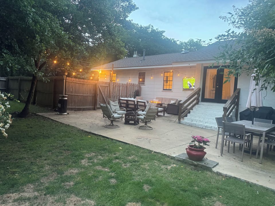 Outdoor dining