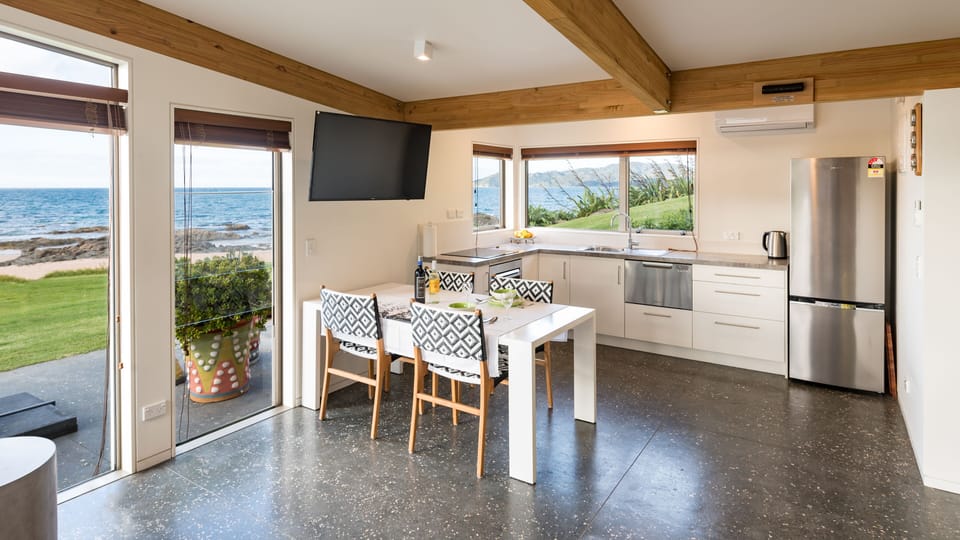 Exclusive Studio Suite, 1 King Bed, Beach View | View from room