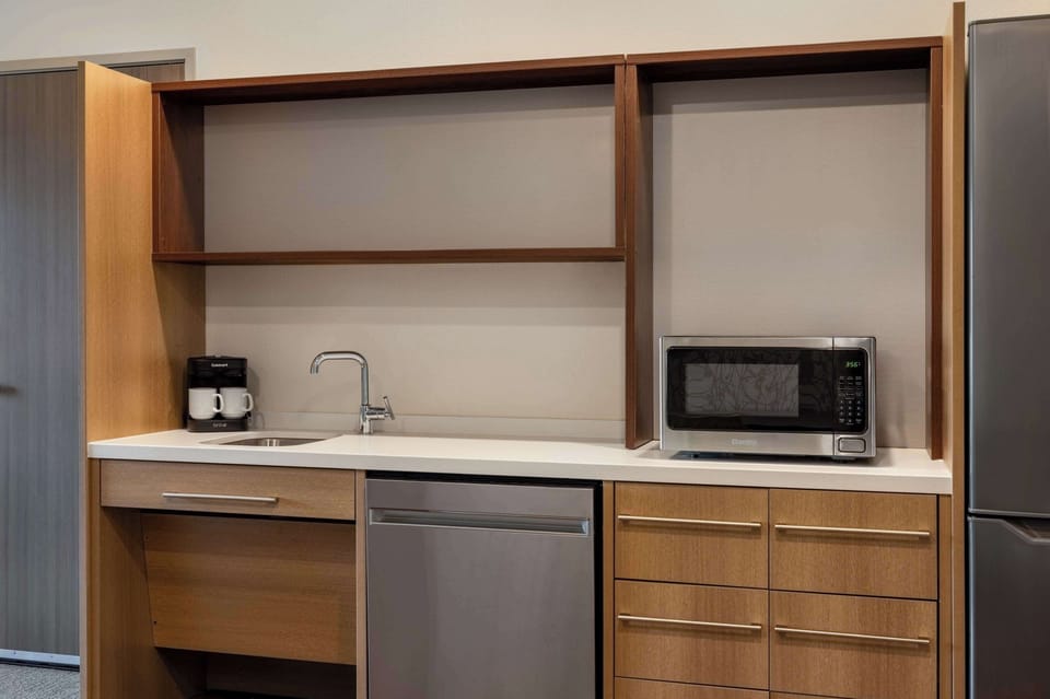 Suite, 1 King Bed, Accessible (Mobility, Roll-In Shower, 2 Room) | Private kitchen | Coffee/tea maker