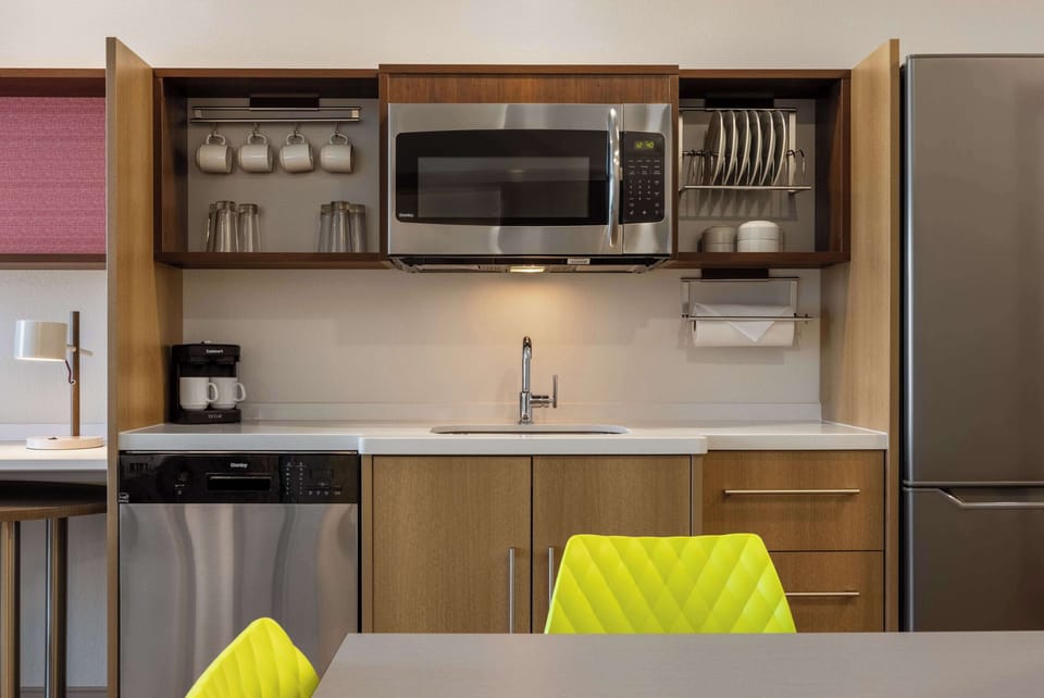 Suite, 1 Bedroom | Private kitchen | Coffee/tea maker