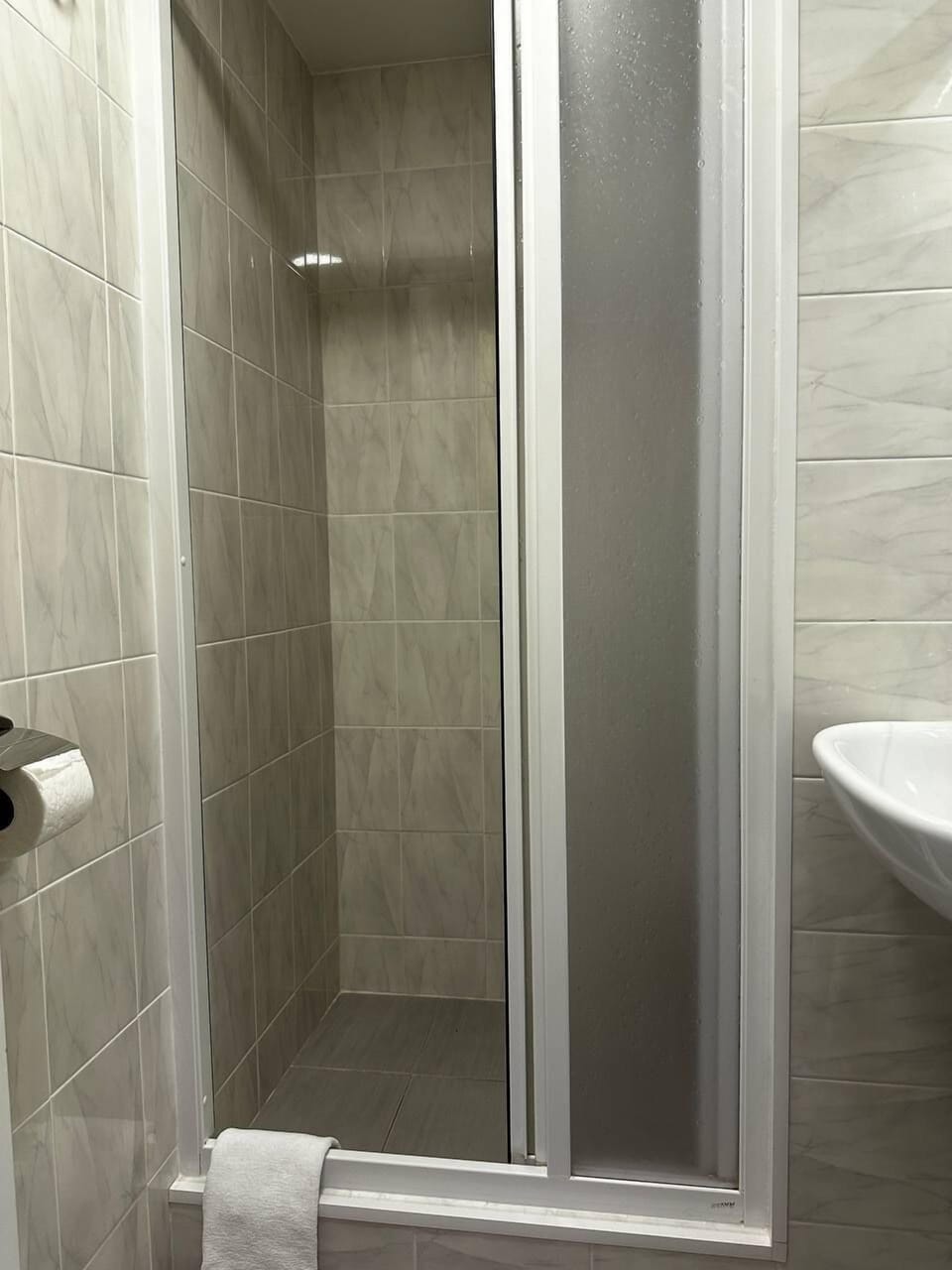Basic Room | Bathroom | Hair dryer