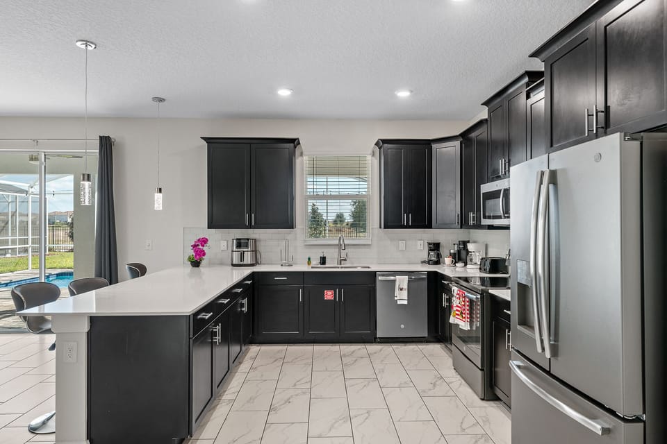 Equipped Kitchen. Airfryer, Coffee Maker, Etc