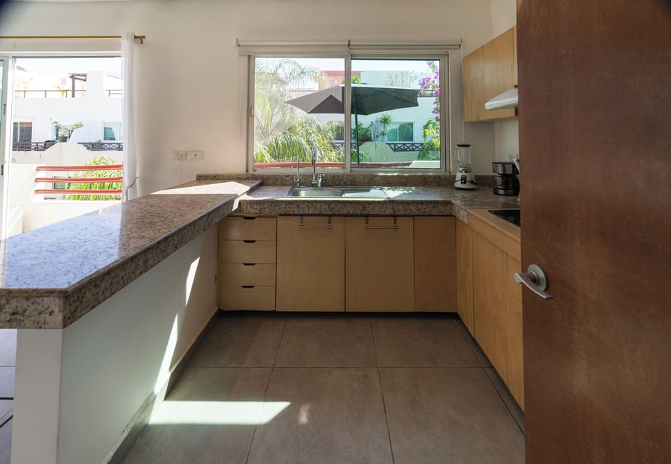 Private Roof with jacuzzi, bath room & grill