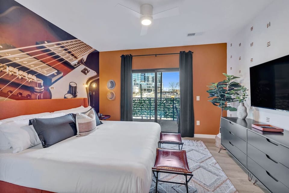 Bedroom with King bed, Smart TV & Cable, Walk-in Closet and Balcony