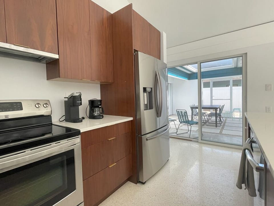 Kitchen - coffee pot and Keurig 
