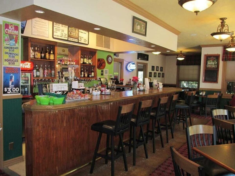 Pointe Grill at clubhouse