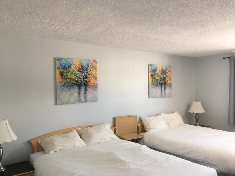 Double Room, Non Smoking | Desk, WiFi (free), bed sheets