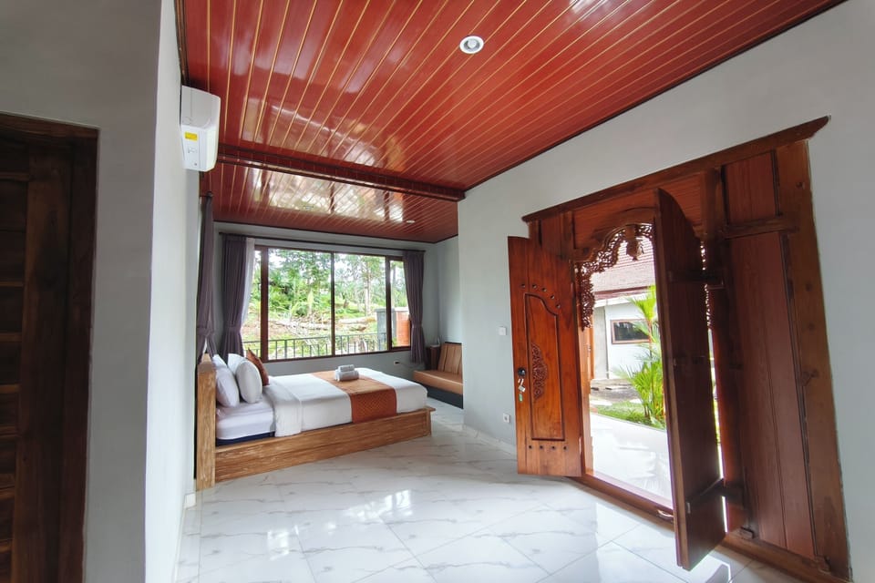Standard Suite | Desk, laptop workspace, free WiFi, bed sheets