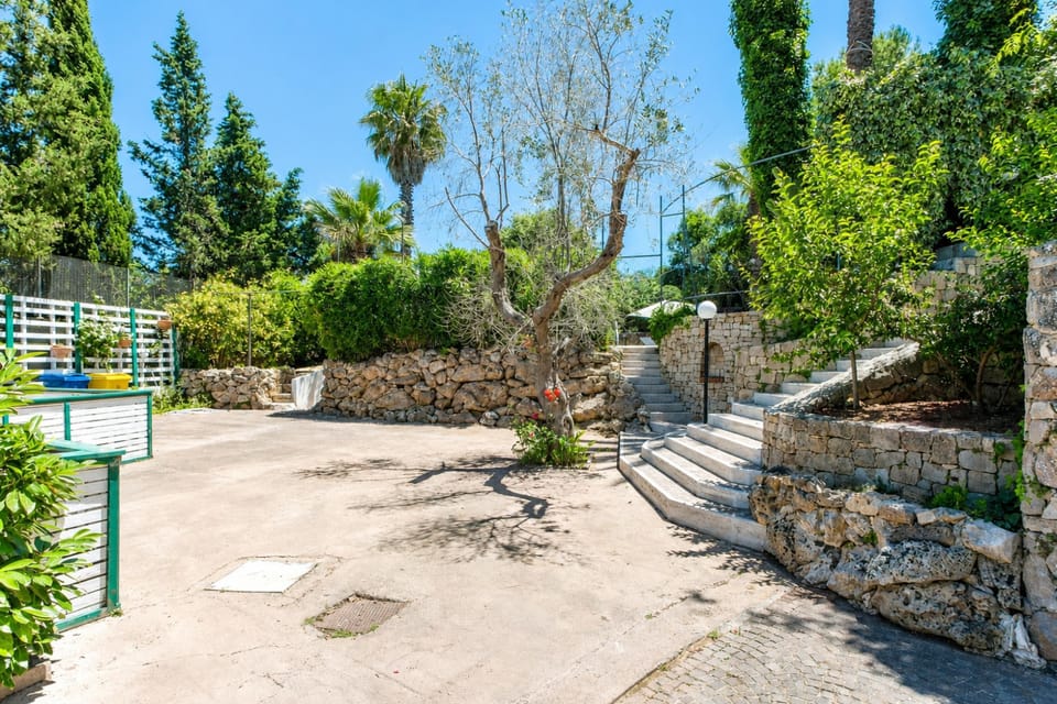 Standard Villa, 6 Bedrooms, Balcony (Villa Nice Dream with Pool in Neviano) | Property grounds