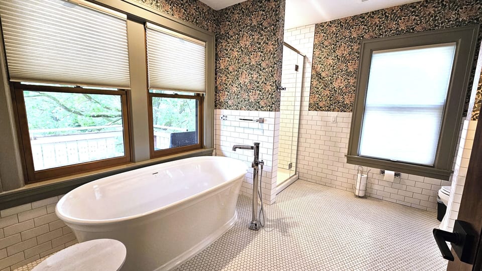 Premium Double Room, Ensuite, Lake View (Walt Whitman) | Hypo-allergenic bedding, desk, laptop workspace, iron/ironing board