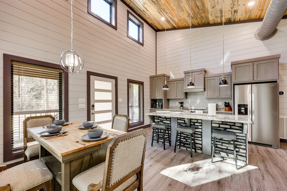 Dining Area | Dining Table | Dishware/Flatware