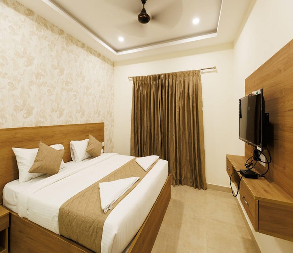 Egyptian cotton sheets, premium bedding, desk, soundproofing