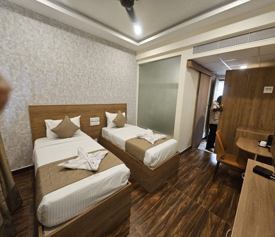 Standard Twin Room | Egyptian cotton sheets, premium bedding, desk, soundproofing