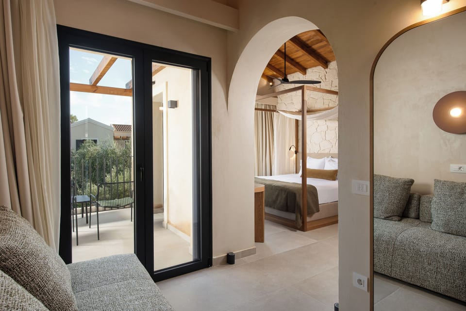 Junior Suite | Premium bedding, pillowtop beds, minibar, in-room safe