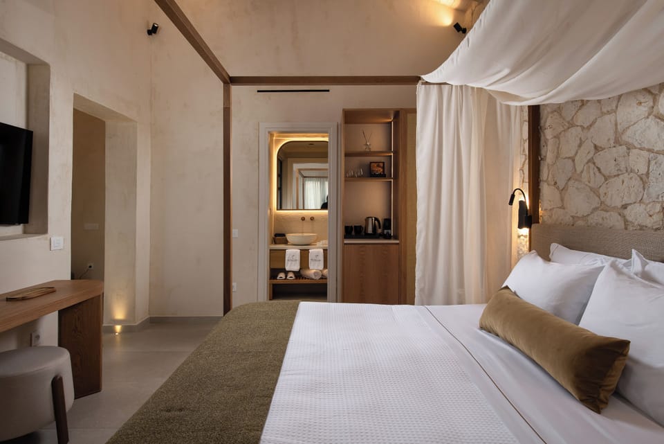 Junior Suite | Premium bedding, pillowtop beds, minibar, in-room safe