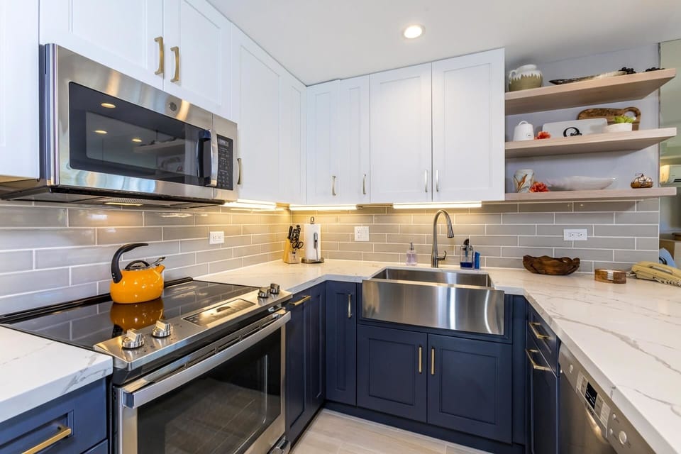 Modern and Fully Furnished Kitchen