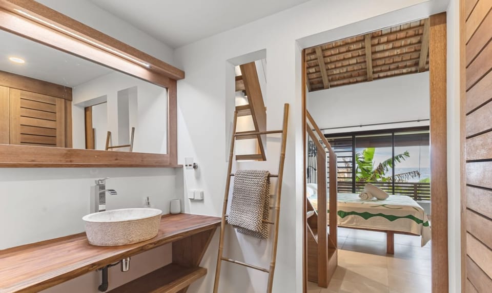 Stylish bathroom with large mirror.