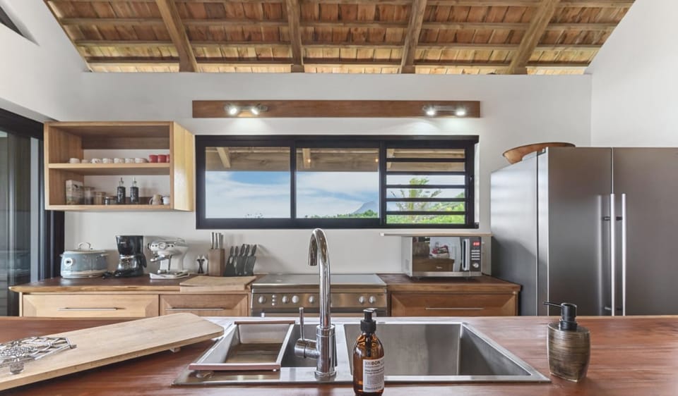 Fully Equipped Gourmet Kitchen