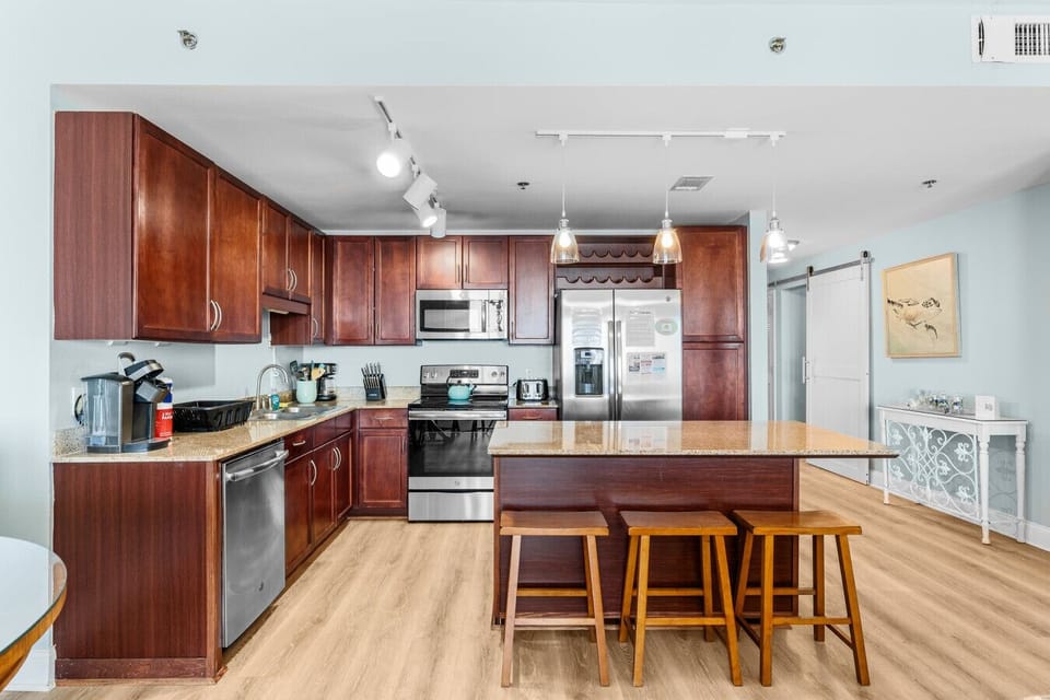 Enjoy a spacious, fully equipped kitchen with modern appliances and a large island, perfect for cooking and entertaining during your stay.