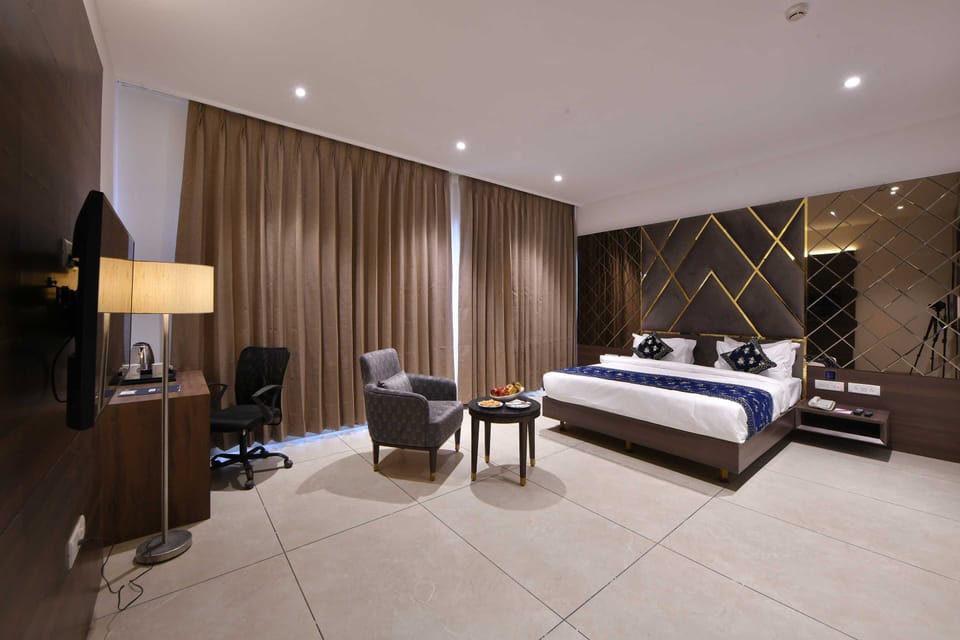 Suite | Iron/ironing board, free WiFi, bed sheets