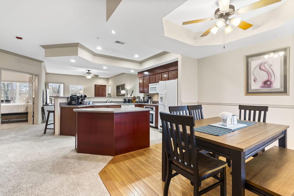 Kitchen & Dining