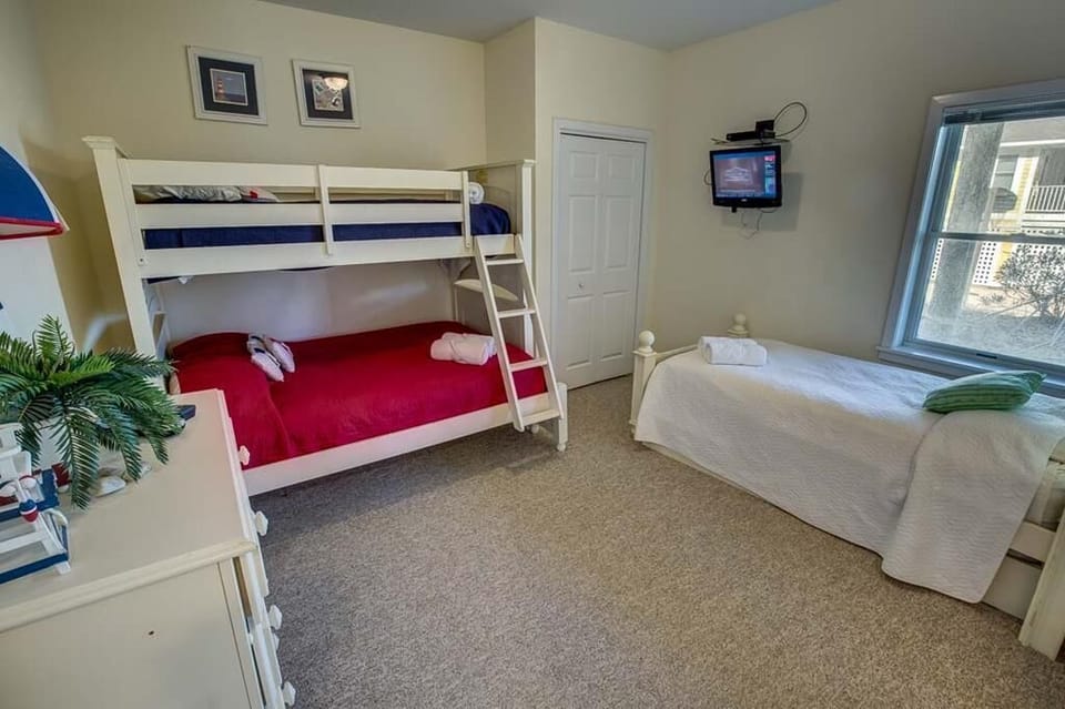 DuoBunk Room with Additional Twin