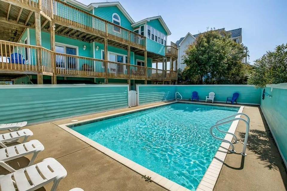 THE POOL 