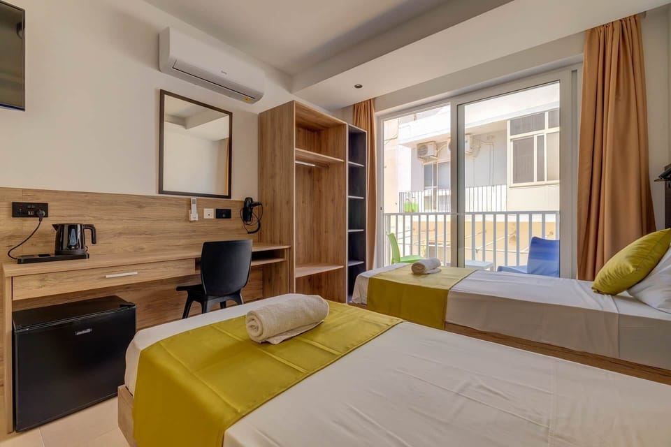 Bedroom/No Kitchen