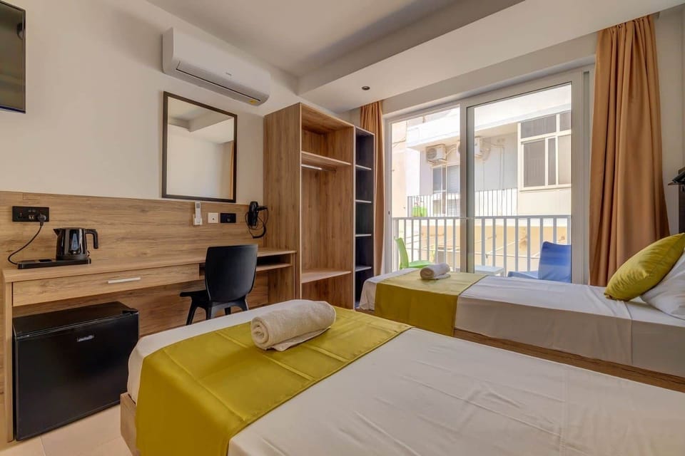 Bedroom/No Kitchen