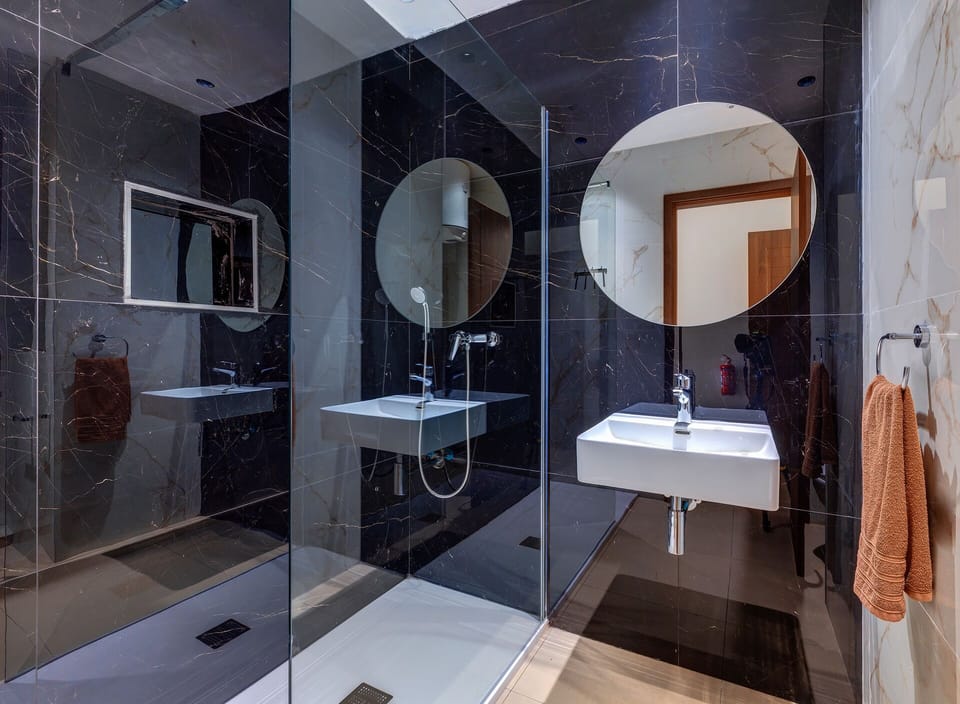 Bathroom/No Kitchen