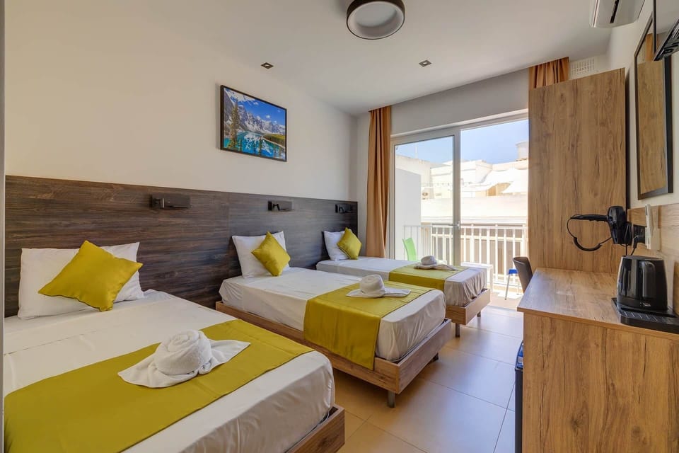 Bedroom/No Kitchen