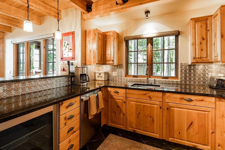 House, 4 Bedrooms | Private kitchen | Coffee/tea maker